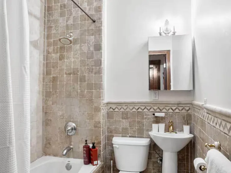 306 E 52nd St #1 — Photo 15