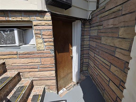 2nd image of 4527 Brown St
