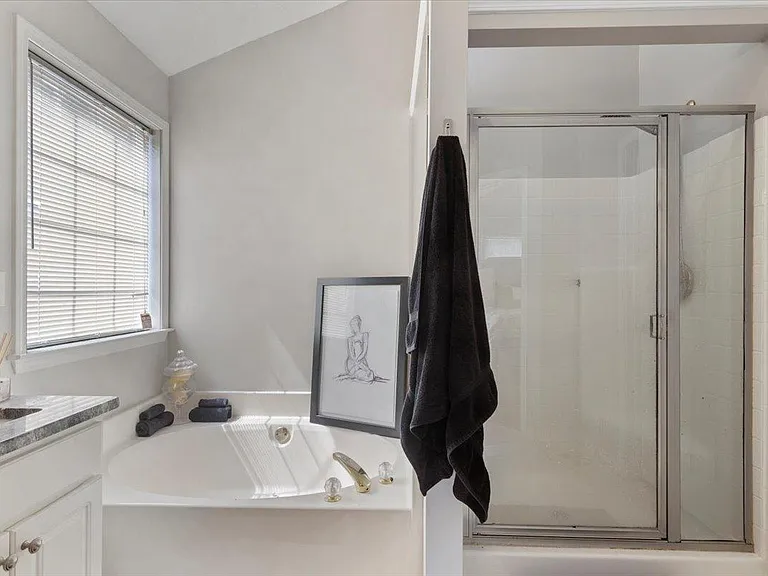 1130 Winthrope Chase Dr — Photo 17