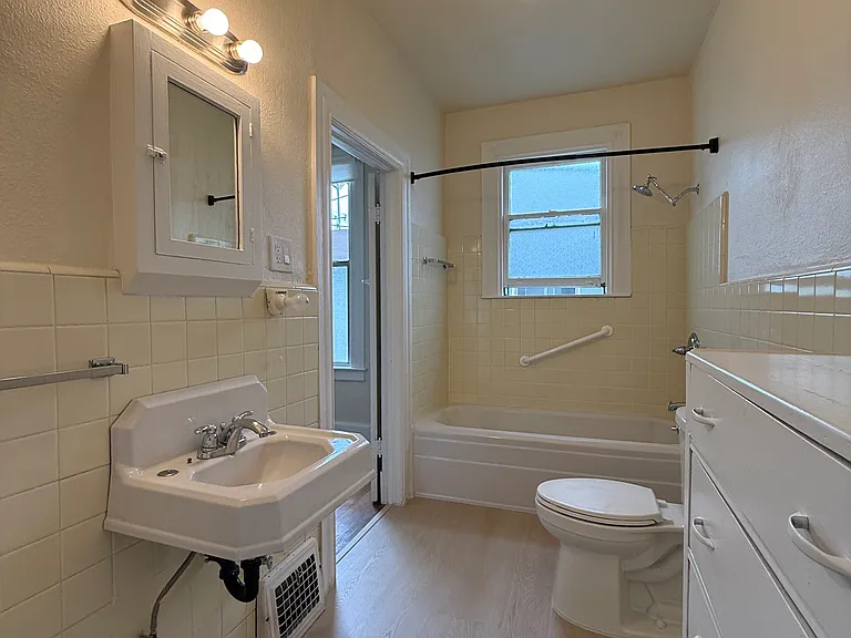 327 N Delaware St — Photo 17