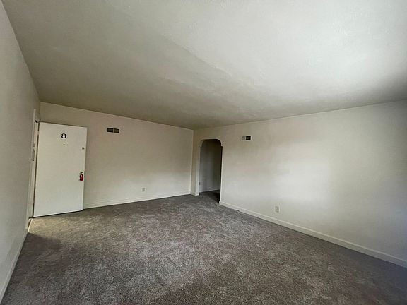 3rd image of 114 Tyler Cres E #8