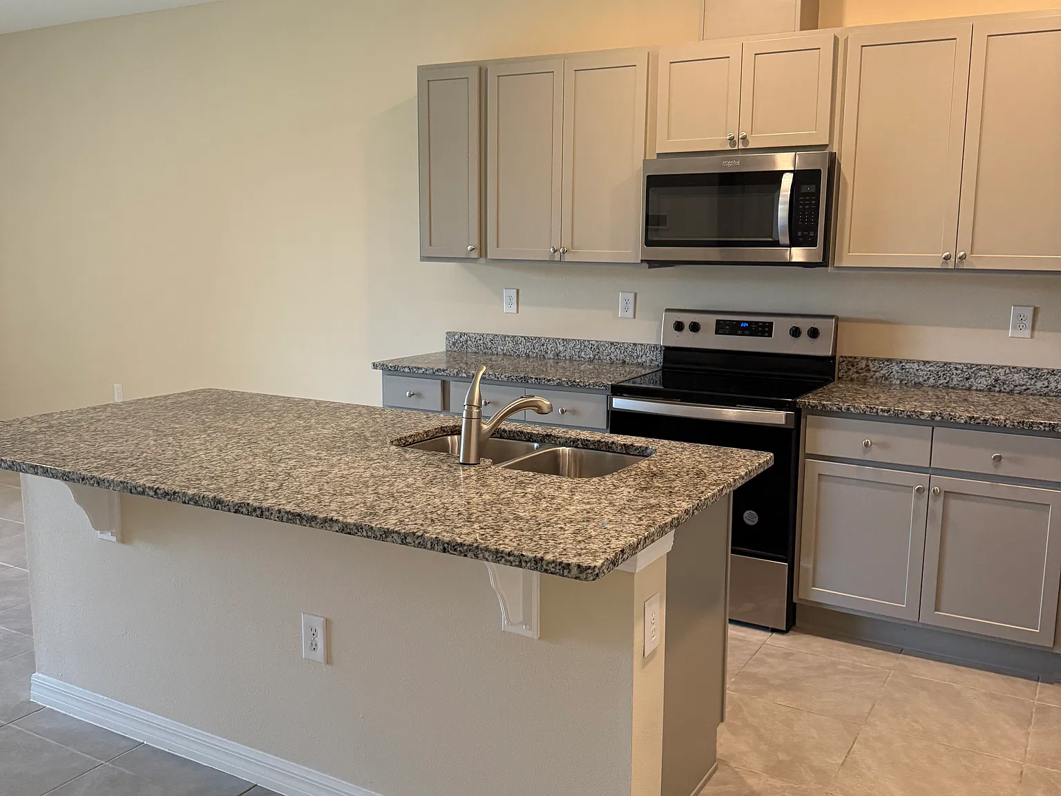 3 bed, 2.5 bath, 1700 sqft, $1,750 — Photo 2