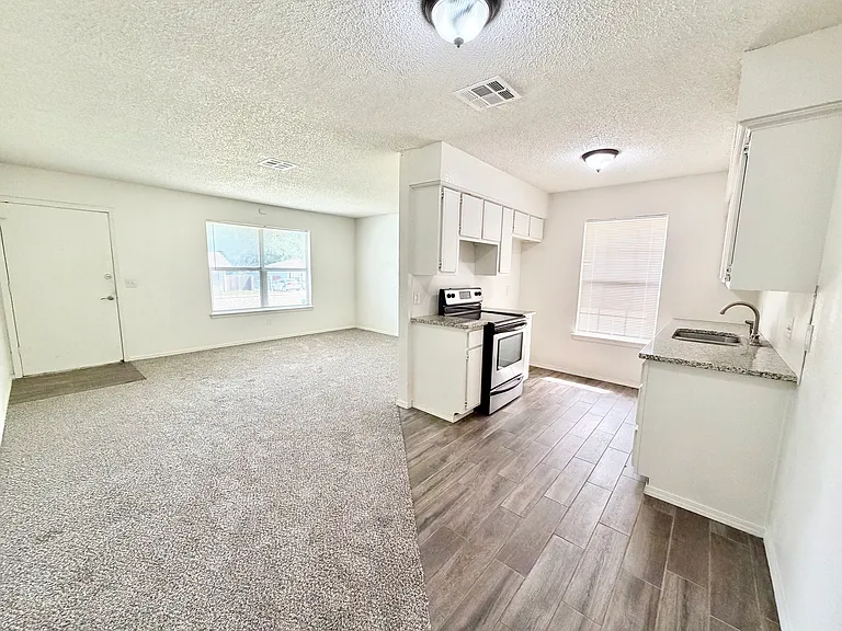 3832 SW 24th St — Photo 4