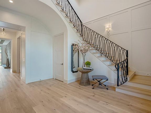4th image of 3211 Banbury Pl
