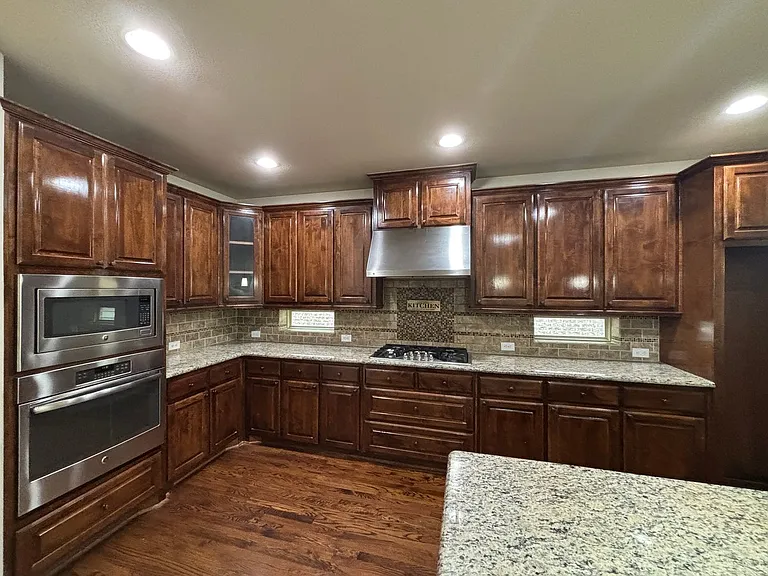 2908 N Umberland Dr — Photo 15