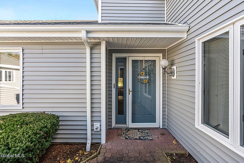 4th image of 43 Westwood Drive