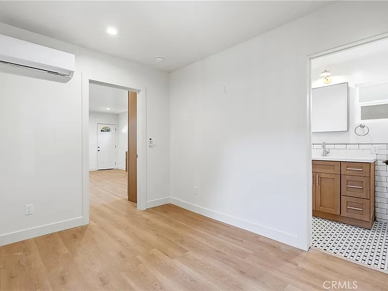 1219 N Hoover St #B — Photo 8