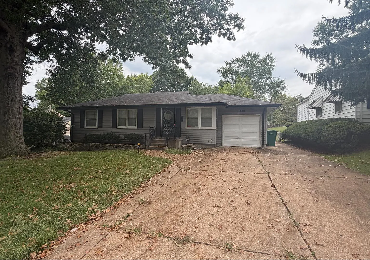 1430 Golden Dr — Photo 2