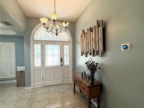 3rd image of 904 Agarita Ct