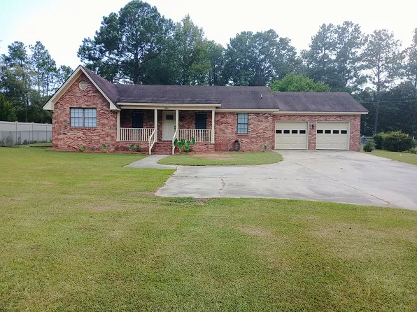 1303 Lakeshore Dr, Douglas, GA 31533