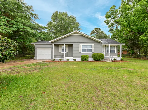 128 Woods Dr, Dothan, AL 36301