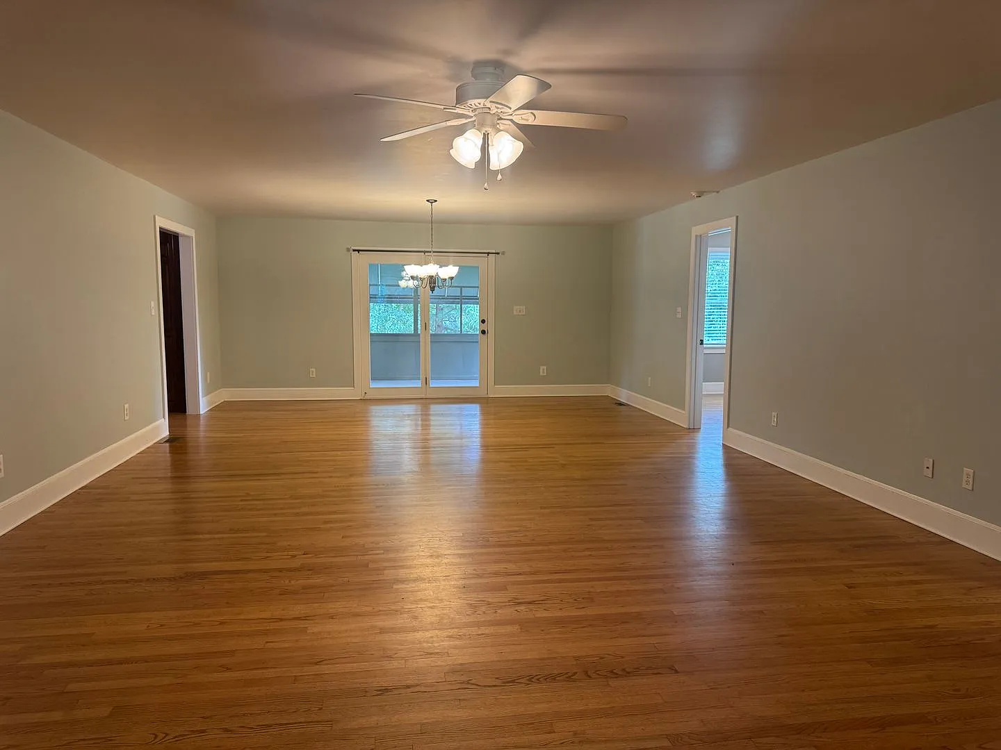 3BR/3.5BA plus bonus Full-Brick Ranch with Walkout Basement & Boat Slip — Photo 2