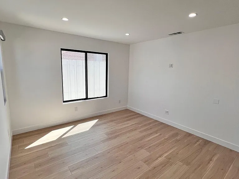15531 Superior St — Photo 51