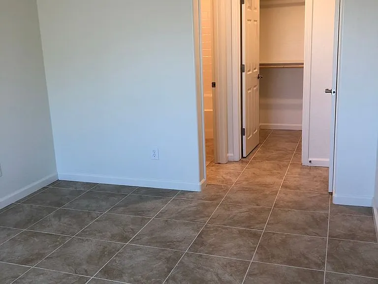 5880 N Robert Rd — Photo 14