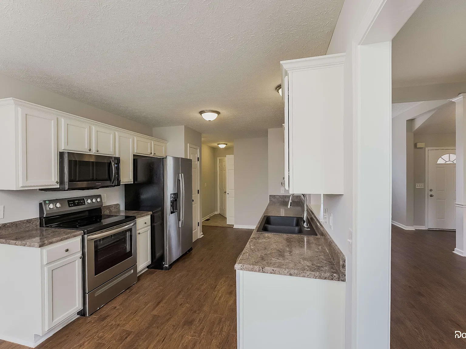 3 bed, 2.0 bath, 1449 sqft, $2,230 — Photo 3