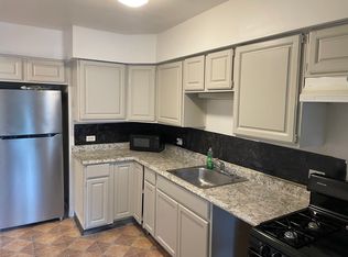 702 Walnut St #1S, Waukegan, IL 60085