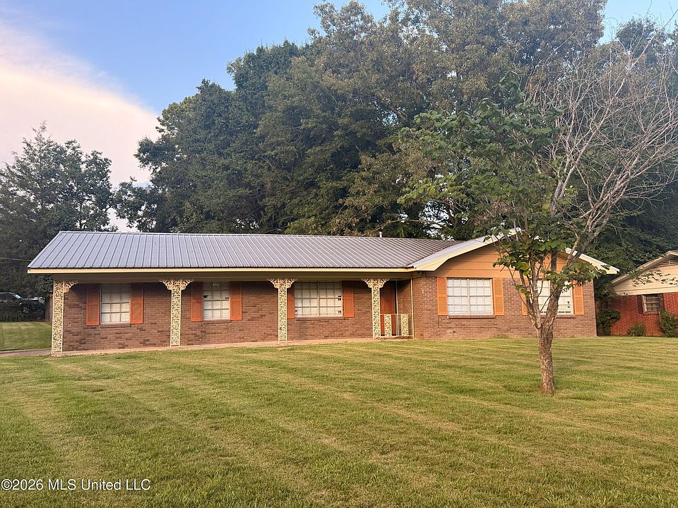 1st image of 550 Mary Ann Dr