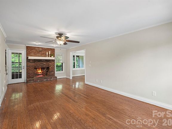 5th image of 1152 Crestmont Rd SE