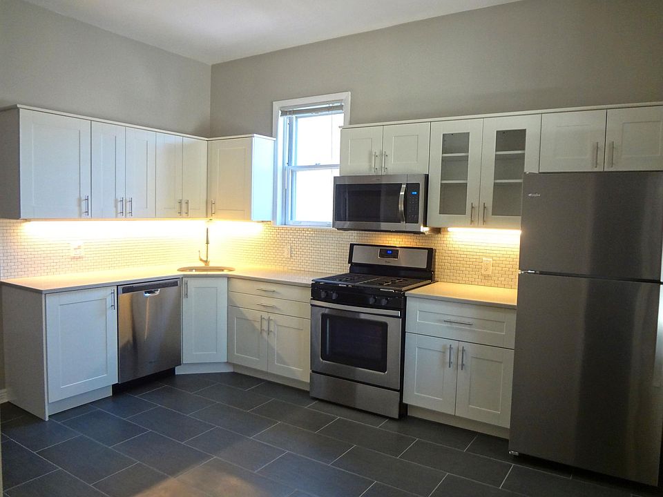 1st image of 3016 N Clifton Ave #2