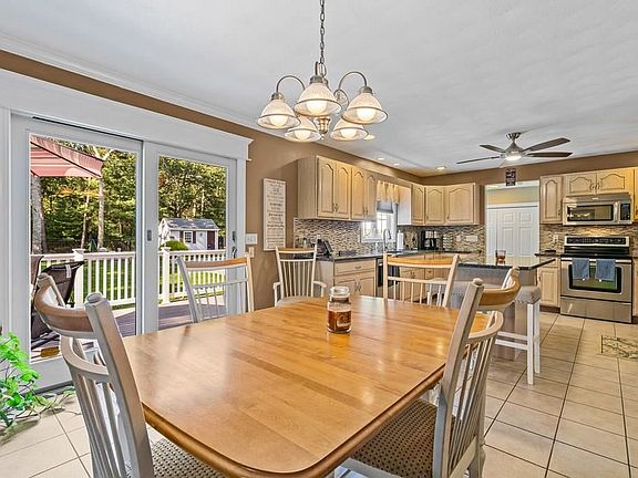 3rd image of 34 Juniper Hill Dr