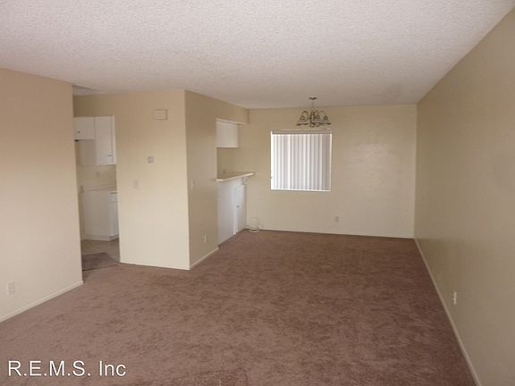 2nd image of 223 E Hyde Park Blvd APT 9