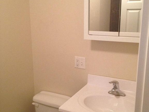 5th image of 871 W Lill Ave #A