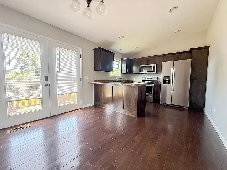 505 Holladay Rd — Photo 7