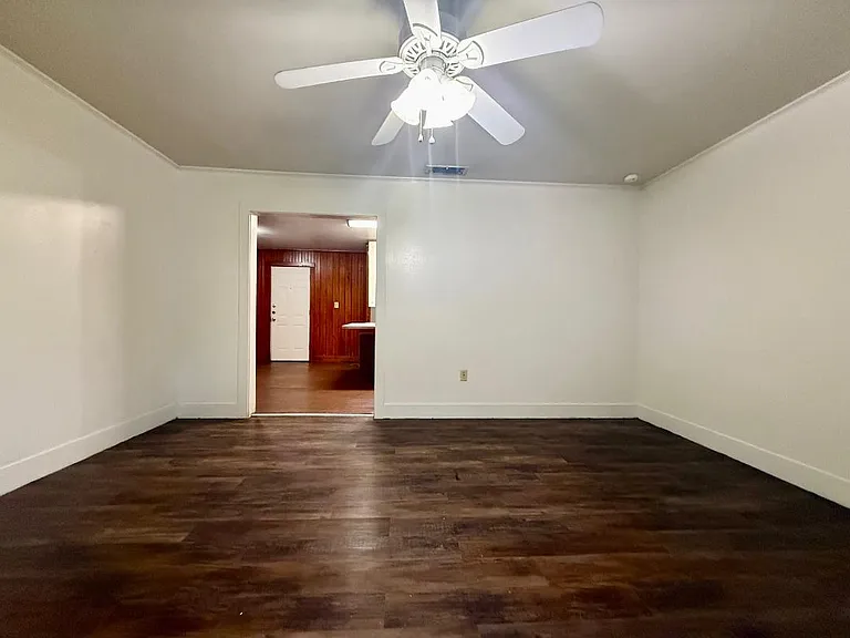 913 Leach St — Photo 4