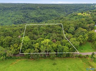556 Edwards Cir, Laceys Spring, AL 35754