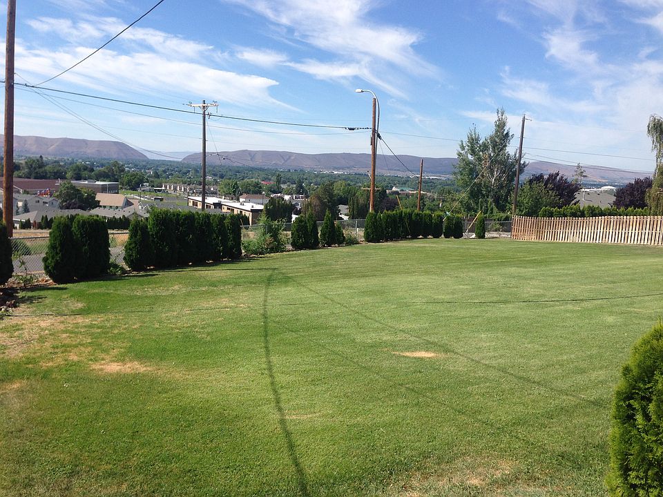 1st image of 4213 E Hillcrest Dr
