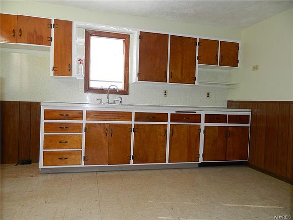 4th image of 2198 Kenmore Ave