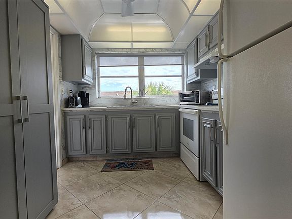 3rd image of 4047 NW 16th Street #302