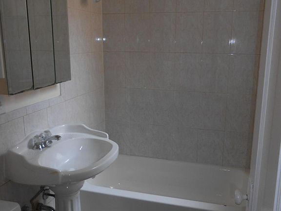 4th image of 2202 W Foster Ave #3V