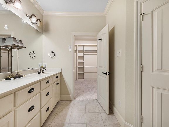5th image of 236 Heritage Ct