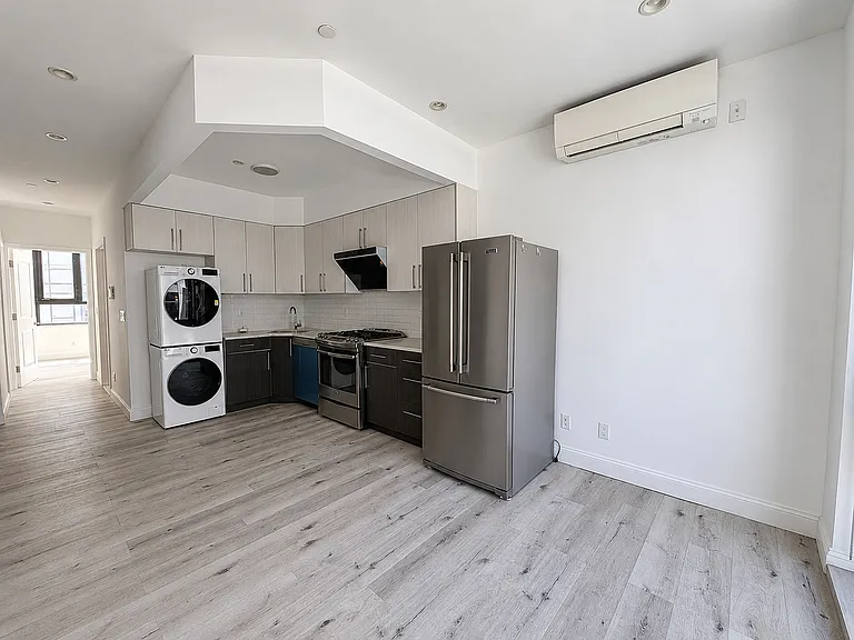 4243 27th St #6 — Photo 3