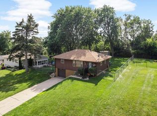 188 Greenway Ave N, Oakdale, MN 55128