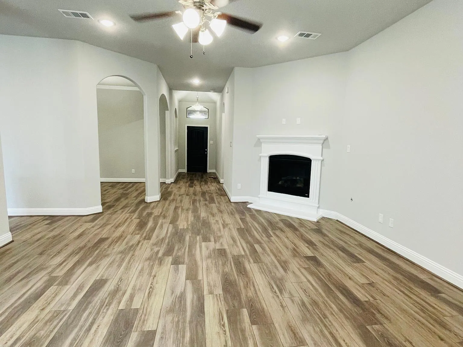 337 Van Buren Dr — Photo 3