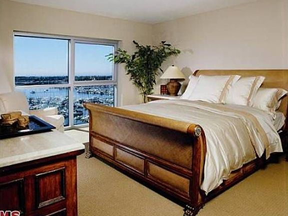 5th image of 13700 Marina Pointe Dr Unit 801