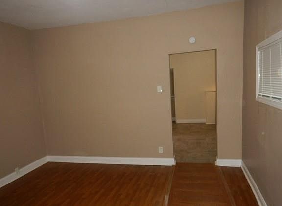 4th image of 133 Weiss Ave