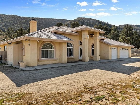 3rd image of 1679 Desert Front Rd