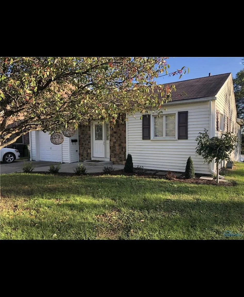 4 bed, 2800 sqft, $3,500 — Photo 1