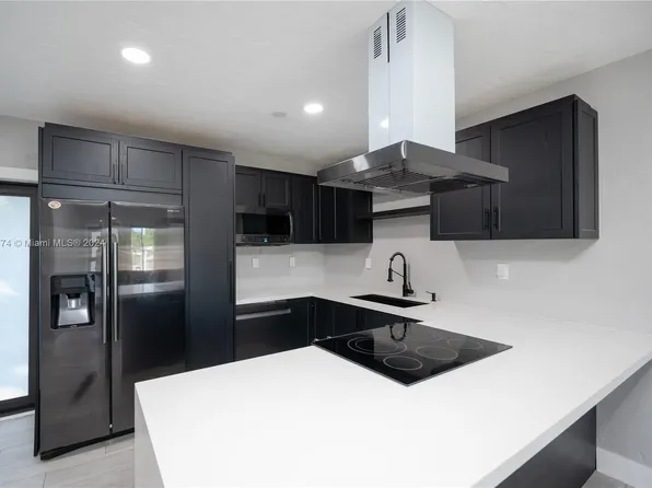 300 Seaman Ave, Opa Locka, FL 33054