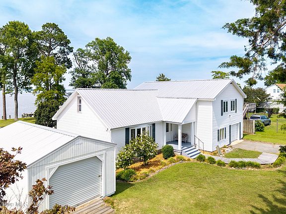 2nd image of 82 Cypress Shores Road W