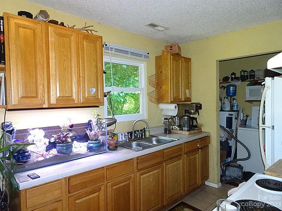 5th image of 78 Indiana Ave