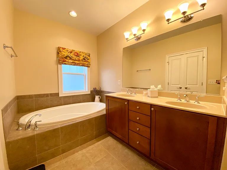1041 Bolling Ave — Photo 11