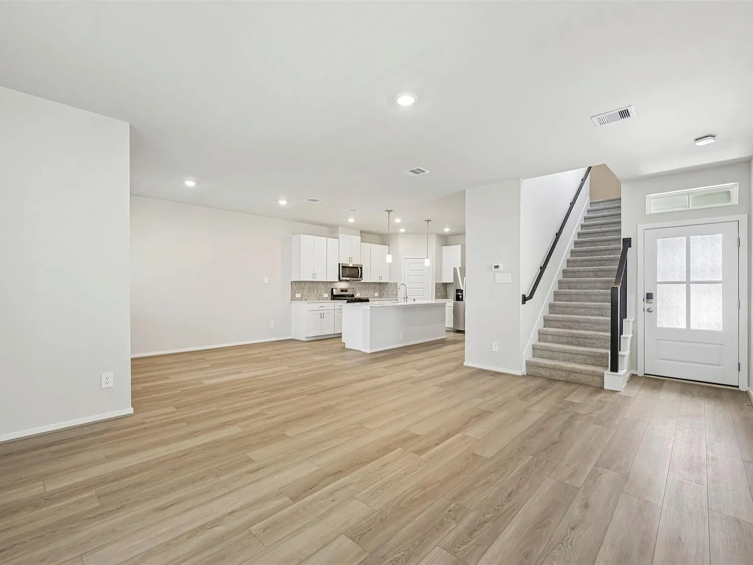 3 bed, 2.5 bath, 1853 sqft, $2,600 — Photo 3