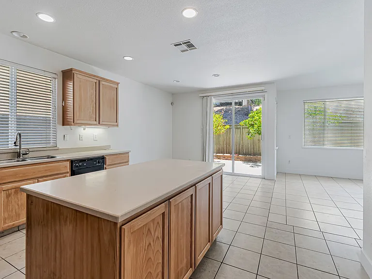 118 Copper Beech Gln — Photo 8