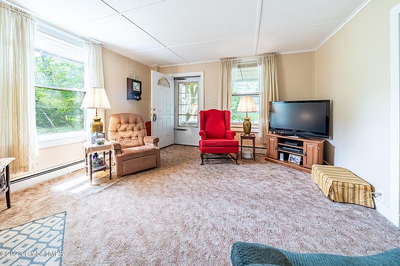 3rd image of 36 Bonner Avenue