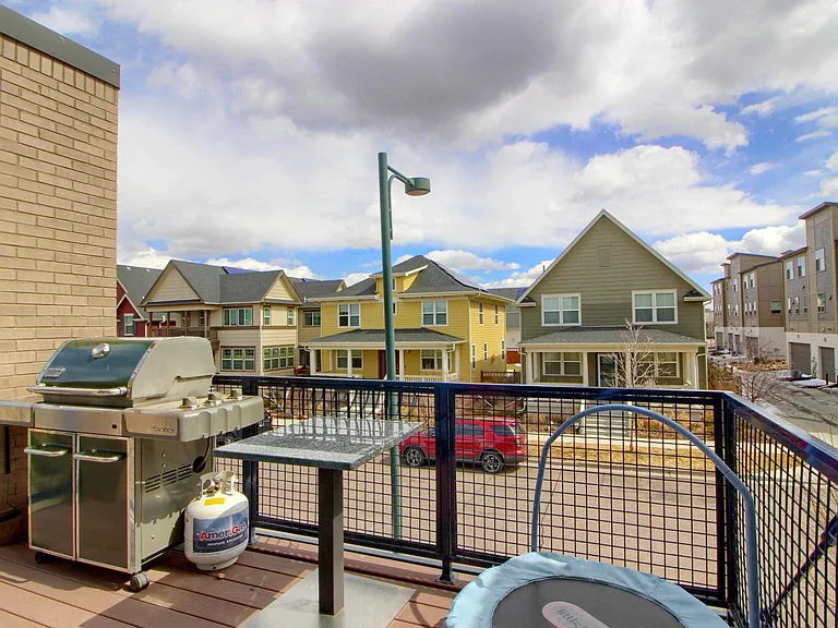 3045 Geneva St — Photo 32