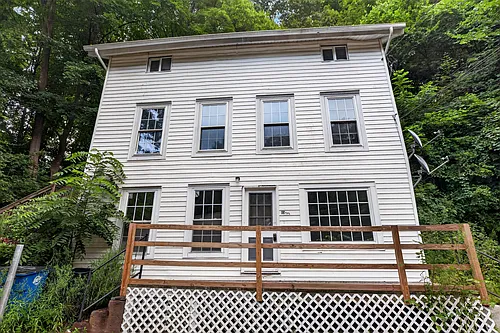 85 Vernon Ave Photo 1